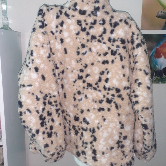 CHEETAH Print Fleece button up Sweater - Picture 4 of 8